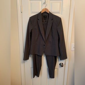 Worthington, grey suit (jacket/blazer), 18